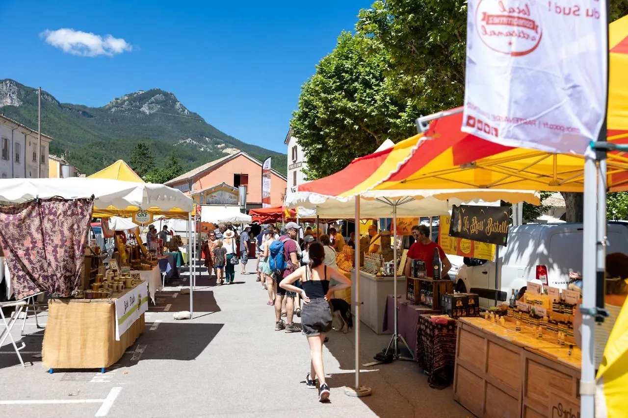 Camping Rcn Les Collines De Castellane 4*,