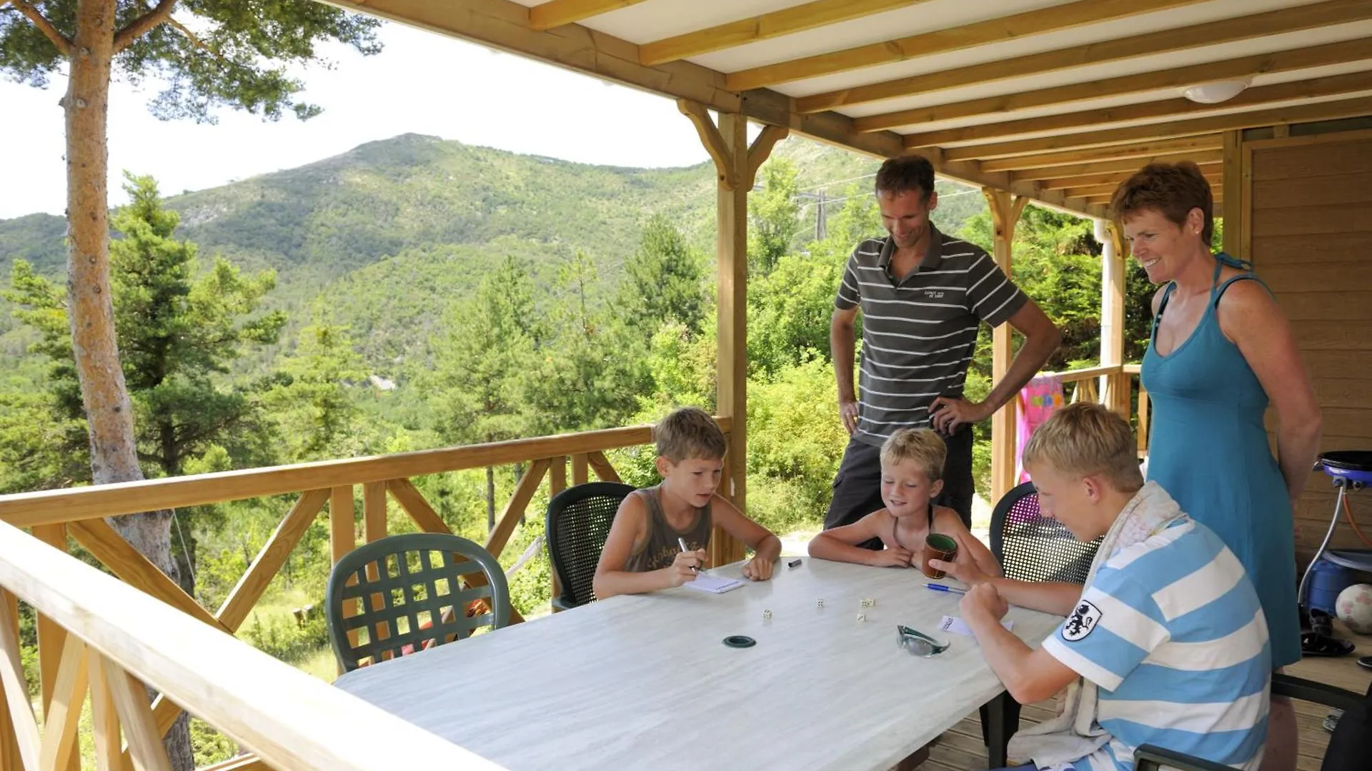 Camping Rcn Les Collines De Castellane Kemping
