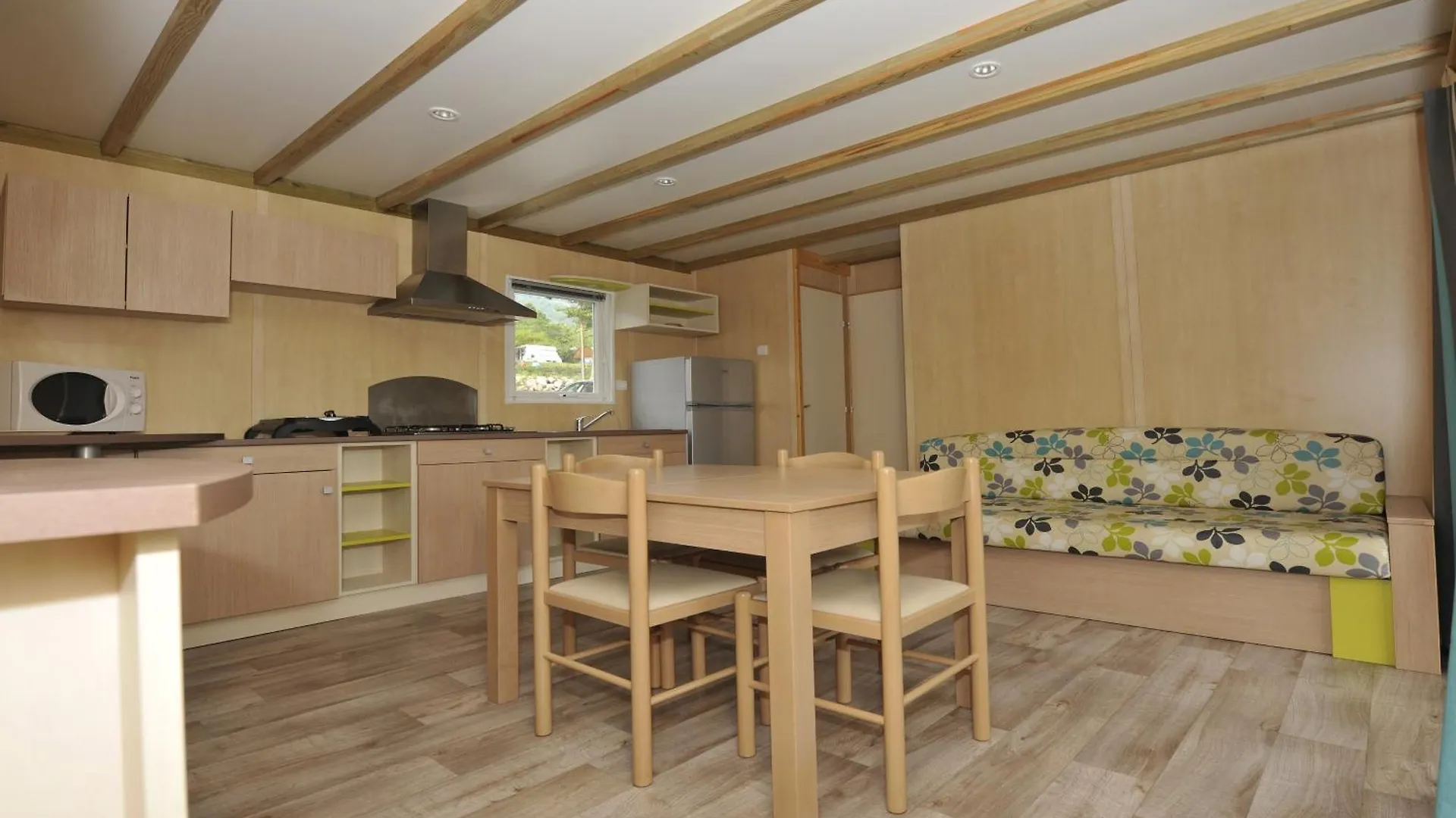 Camping Rcn Les Collines De Castellane 4*,