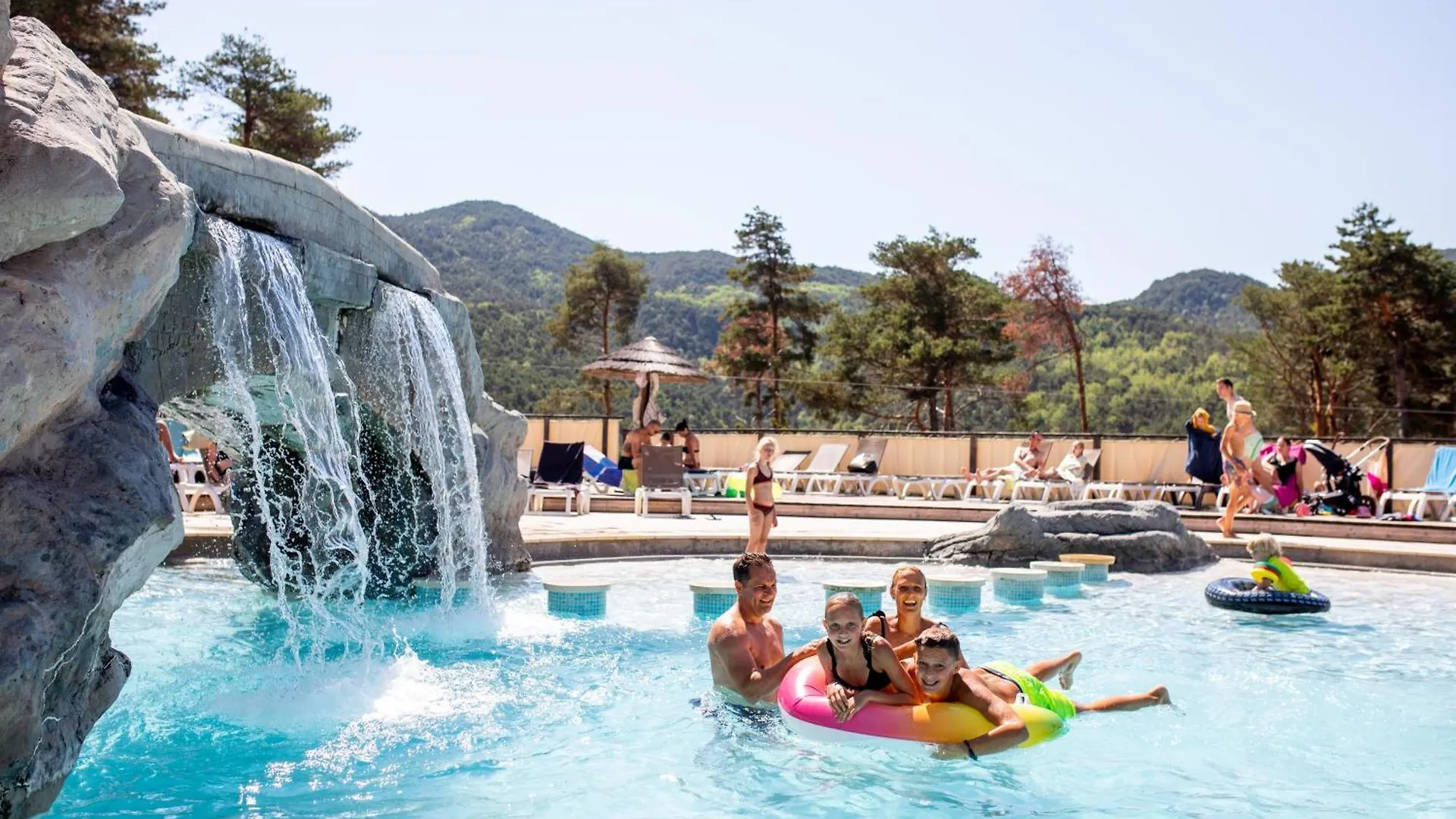 ****  Camping Rcn Les Collines De Castellane Frankrijk