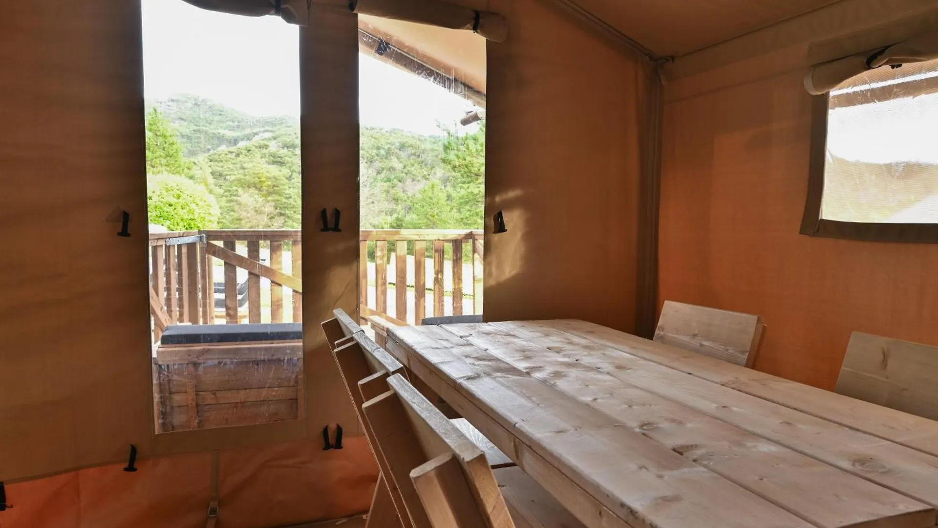 Camping Rcn Les Collines De Castellane 4*,